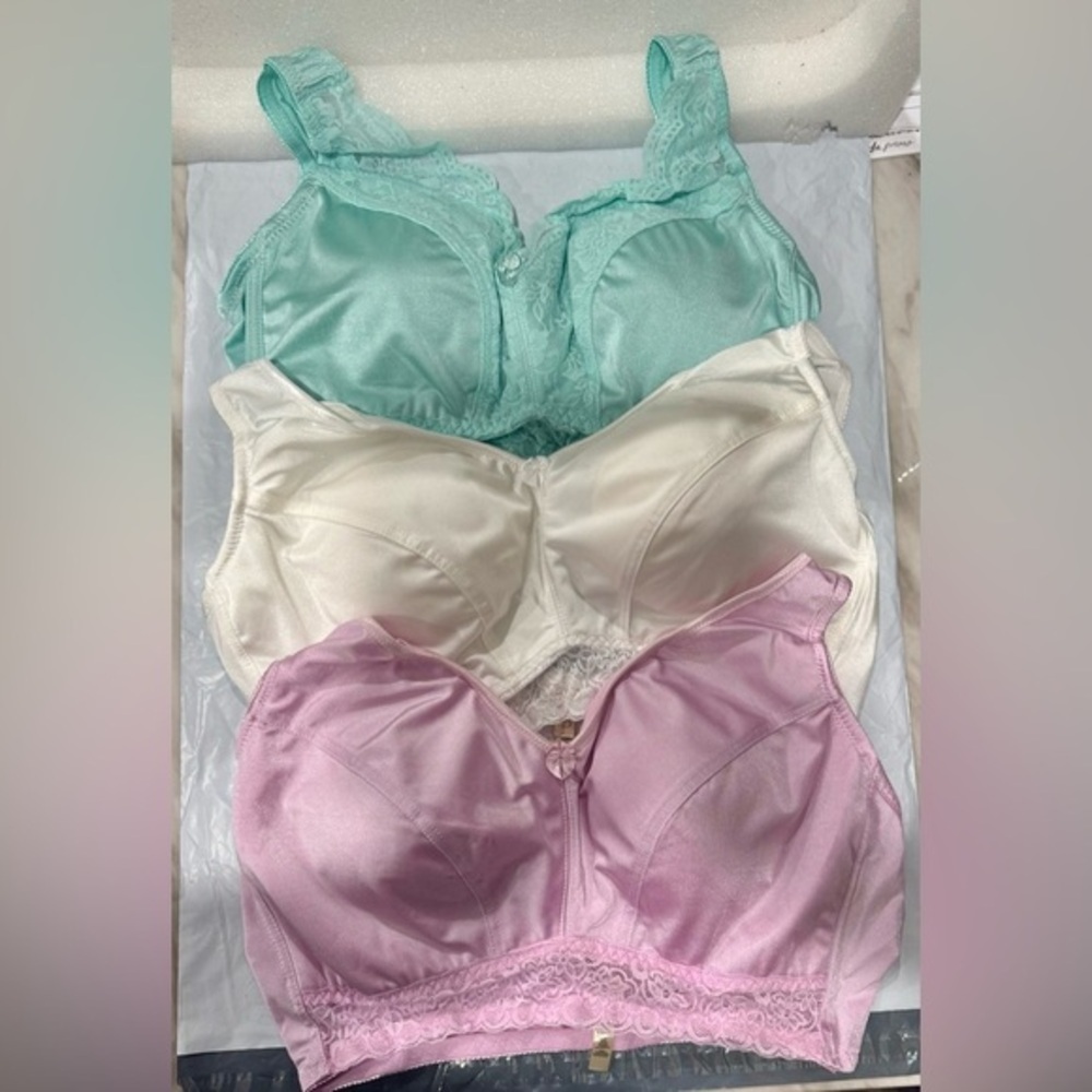Rhonda Shear Pastel Lace Bras Set